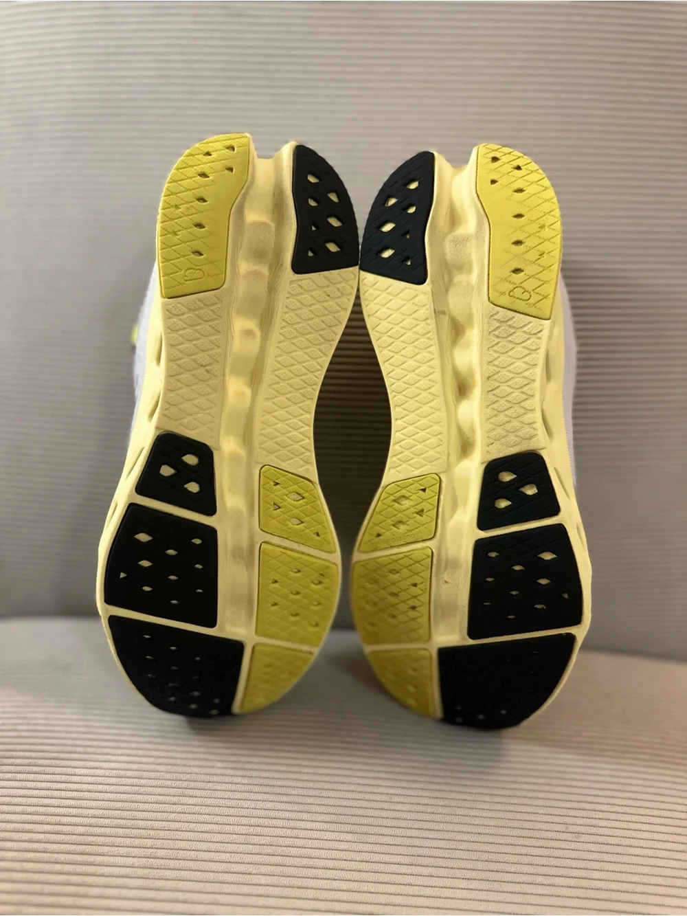 On Running Women's Cloudsurfer 2 - Glacier / Limelight size 10